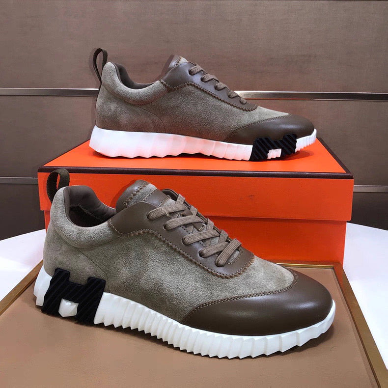 HER Sneaker