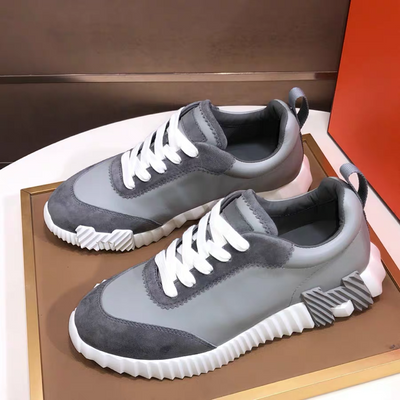 HER Sneaker