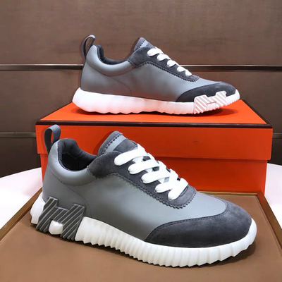 HER Sneaker
