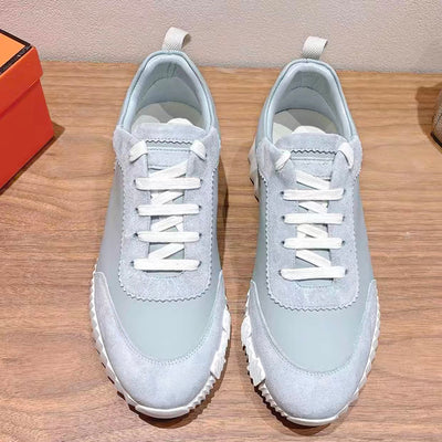 HER Sneaker