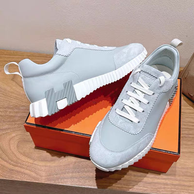 HER Sneaker