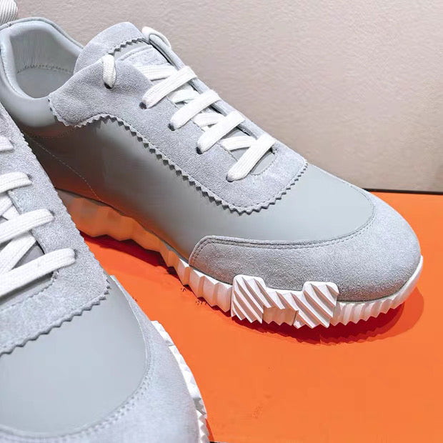 HER Sneaker