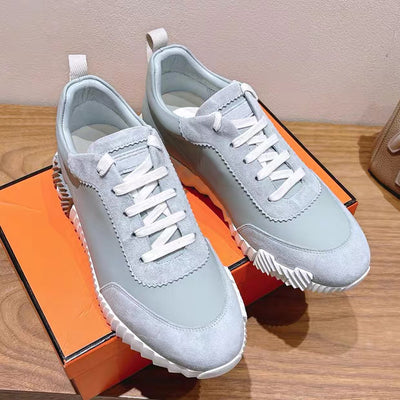 HER Sneaker