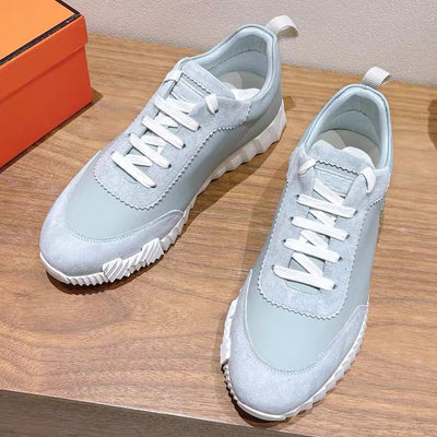 HER Sneaker