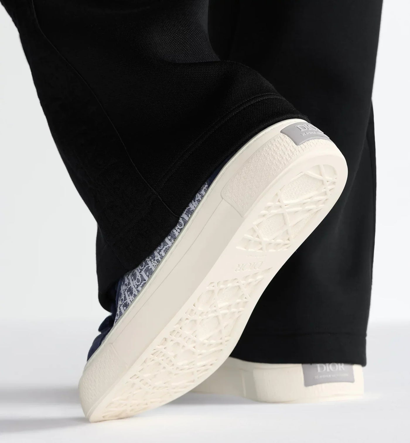 B33 SPIN Sneaker